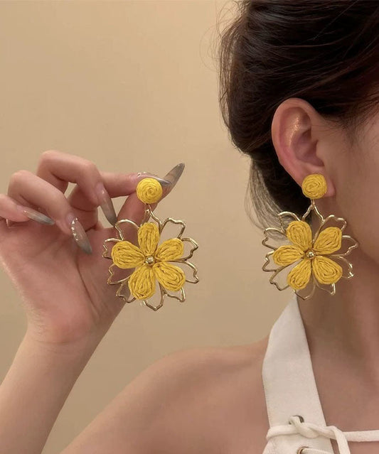 Boucles d'oreilles pendantes élégantes en alliage jaune tissé à motif floral ajouré - Amawinc