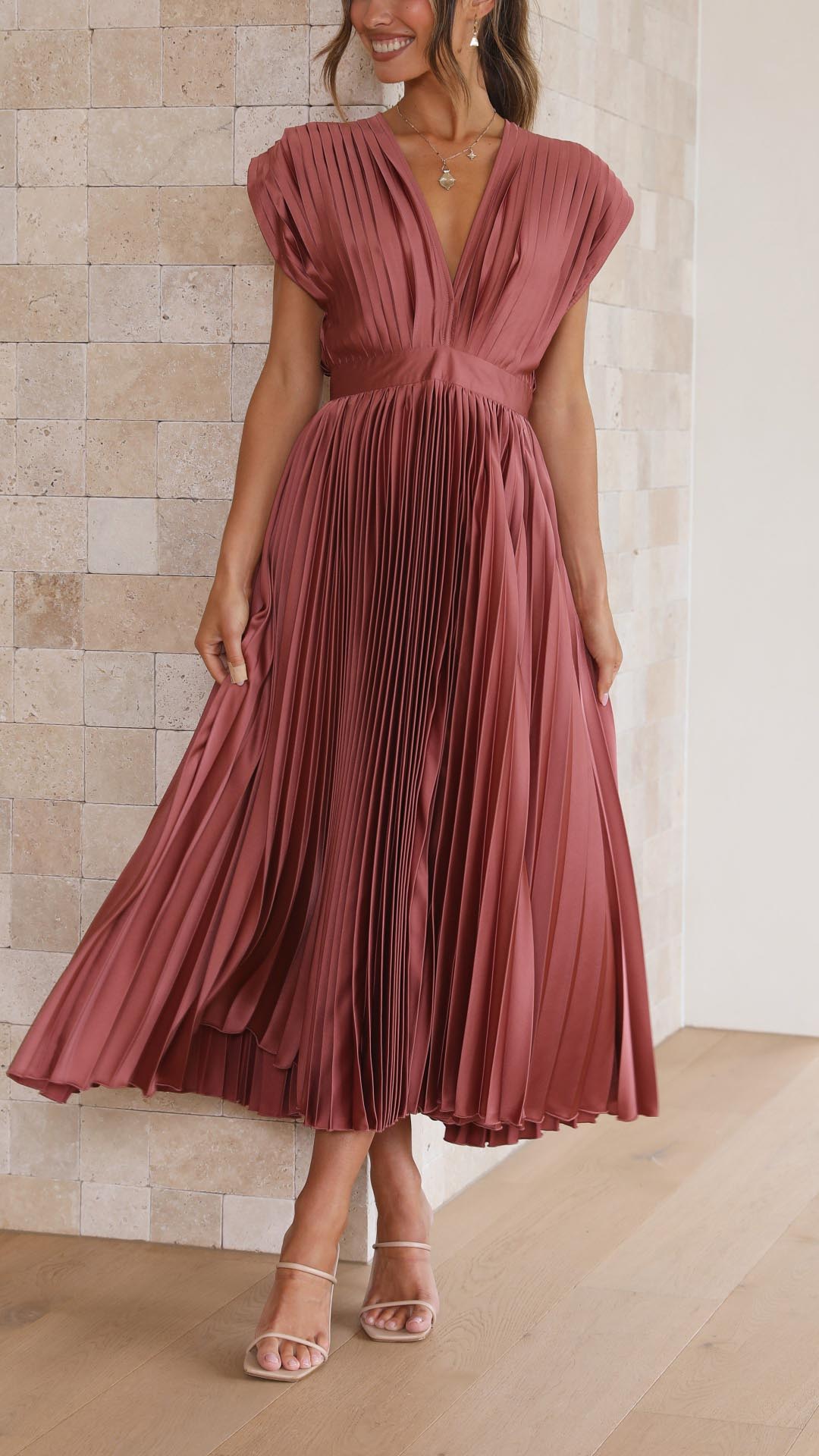 Robe Maxi Plissée Stella Élégante Pour Soirées Et Événements Formels Ou Décontractés