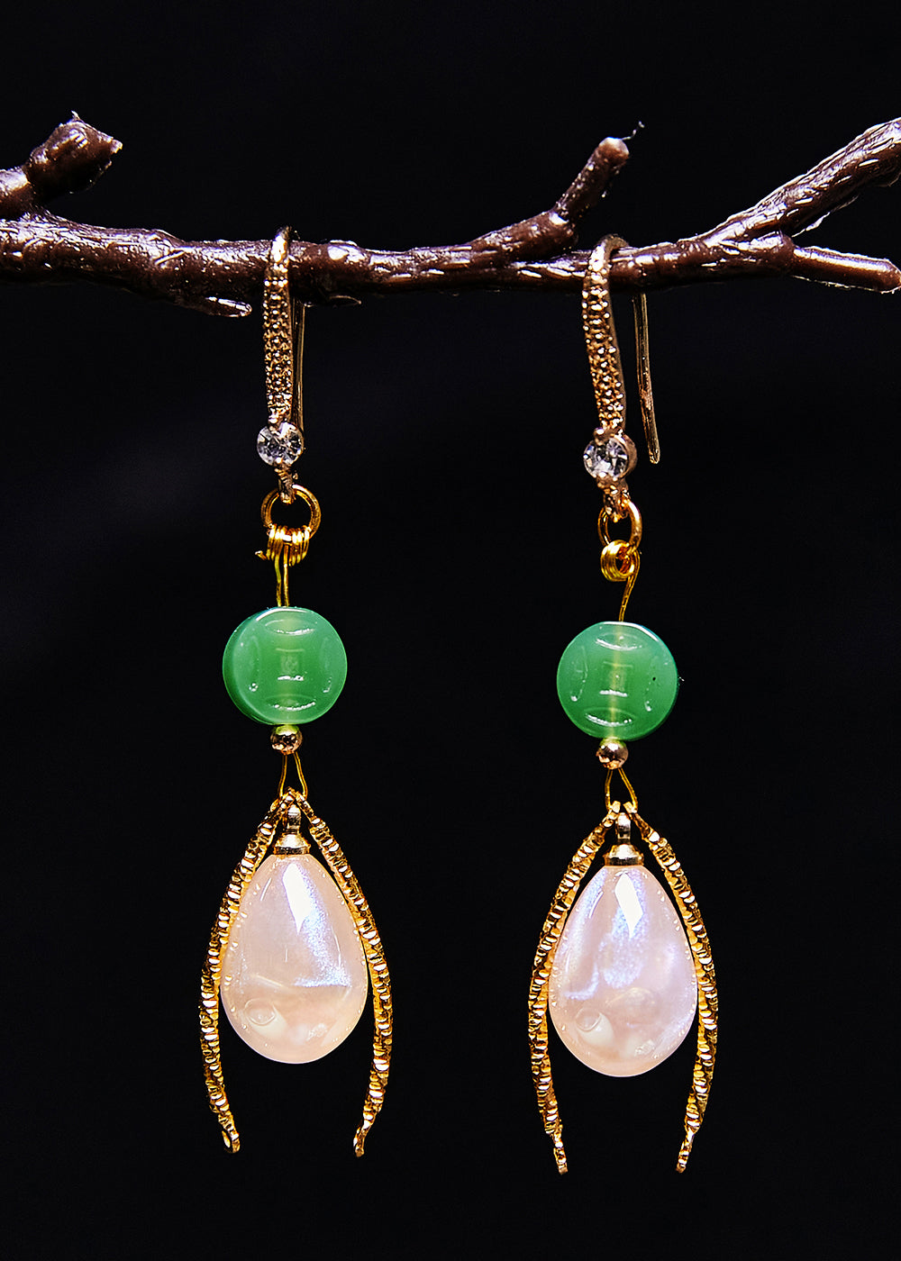 Boucles d'oreilles uniques en forme de goutte d'eau champagne et pierre précieuse en jade - Amawinc
