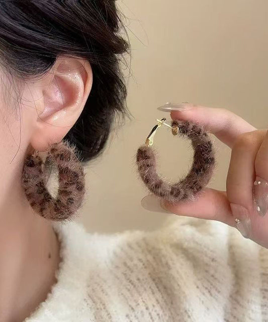 Boucles d'oreilles créoles uniques en fourrure duveteuse en alliage léopard - Amawinc