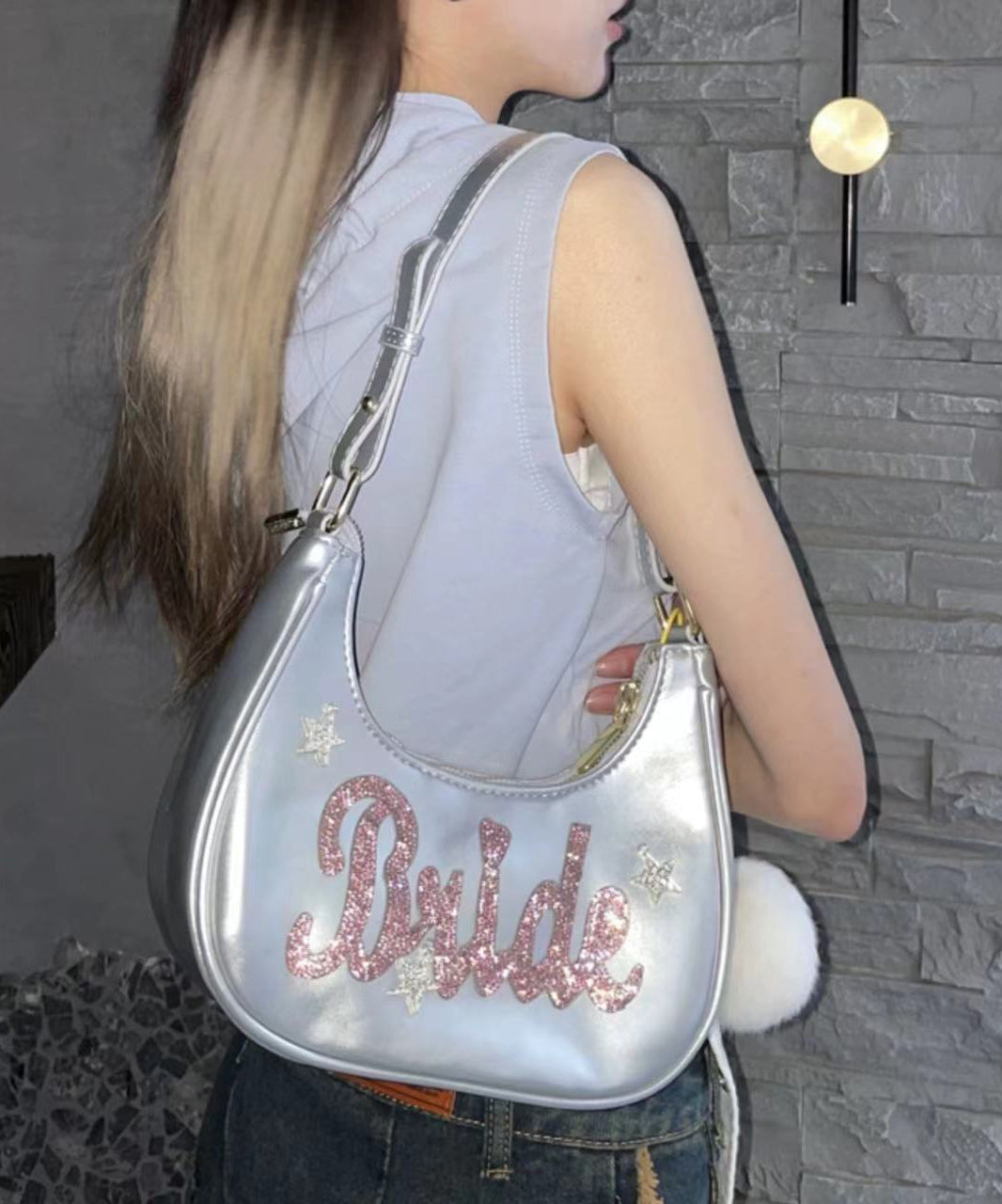 Sac hobo unique en similicuir avec lettres en strass argentés - Amawinc