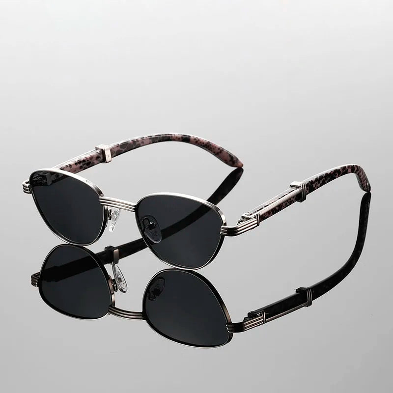 Lunettes de Soleil Velora Catcut Oeil de Chat Vintage avec Tempes Imprimés Serpent Style Métal Poli UV400