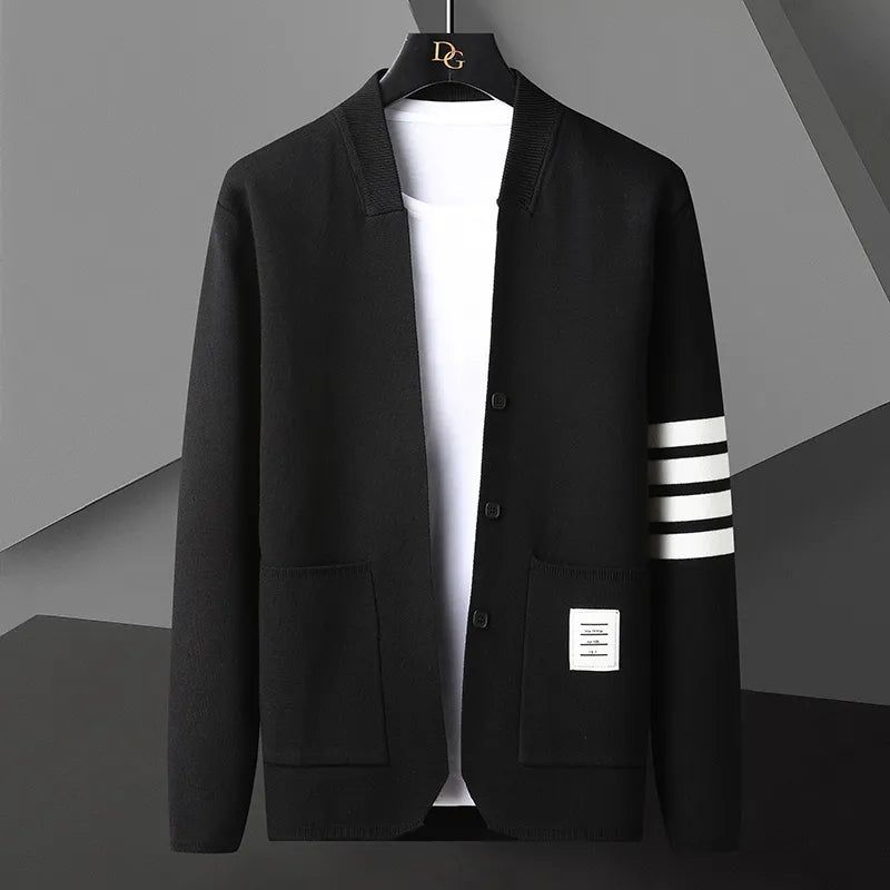 Cardigan Veneto À Rayures Moderne Avec Boutonage Avant Et Poches Profondes Pour Une Silhouette Sophistiquée