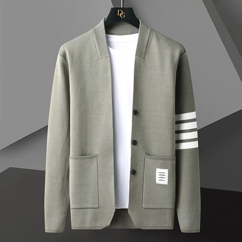 Cardigan Veneto À Rayures Moderne Avec Boutonage Avant Et Poches Profondes Pour Une Silhouette Sophistiquée