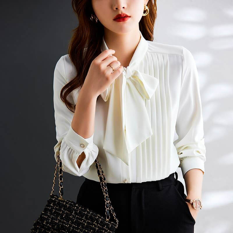 Élise Blouse En Chiffon À Nœud Élégant Avec Col Lavallière Et Plissage Devant Pour Silhouette Gracieuse Et Intemporelle