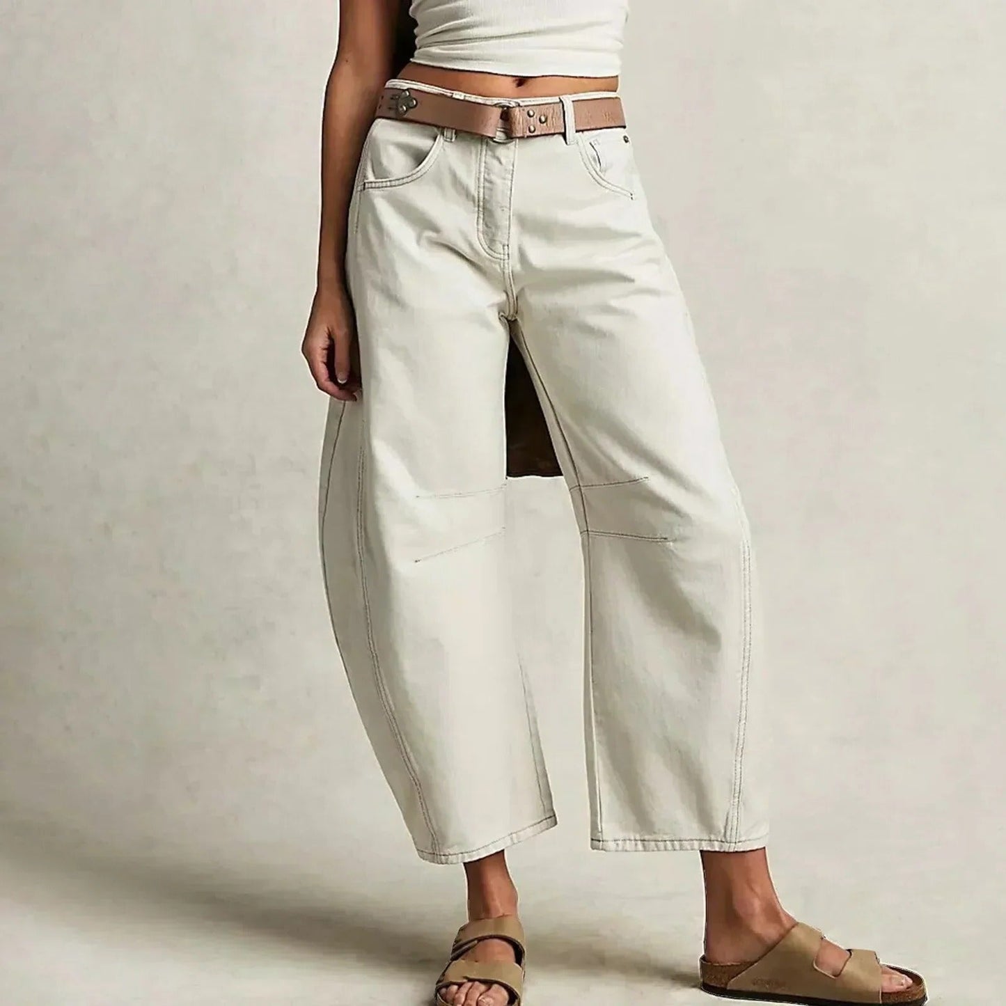 Jean Femme À Jambe Large Structuré Avec Finition Unie Et Surface Lisse Idéal Avec Tous Les Hauts Et Chaussures