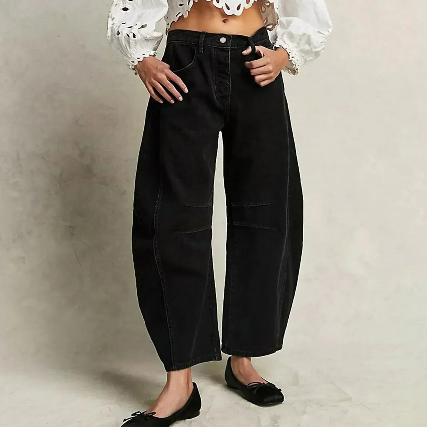 Jean Femme À Jambe Large Structuré Avec Finition Unie Et Surface Lisse Idéal Avec Tous Les Hauts Et Chaussures