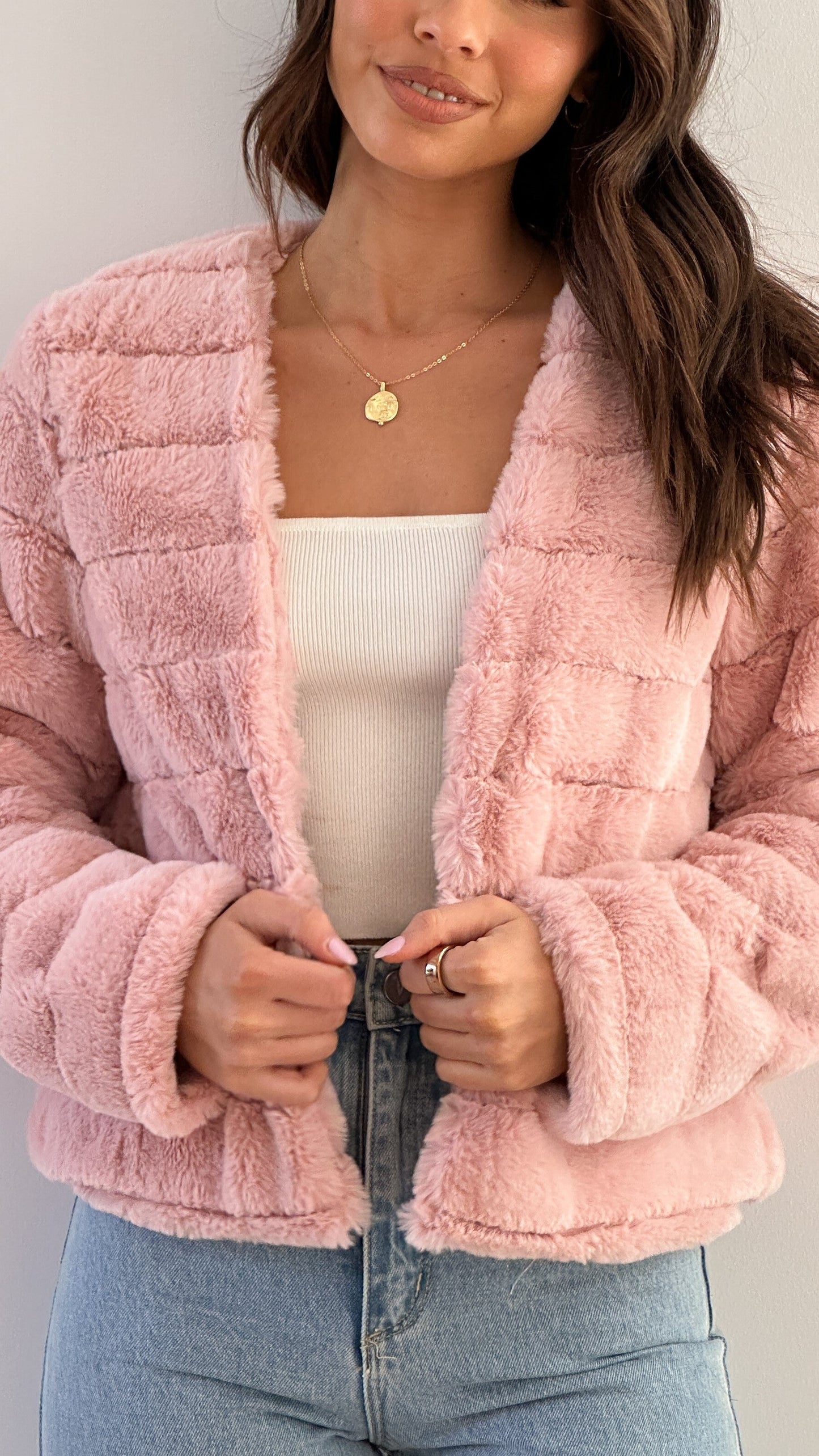 Veste Soirée En Fausse Fourrure Bella Coupe Courte Chic Pour Femmes Élégantes Et Confortables