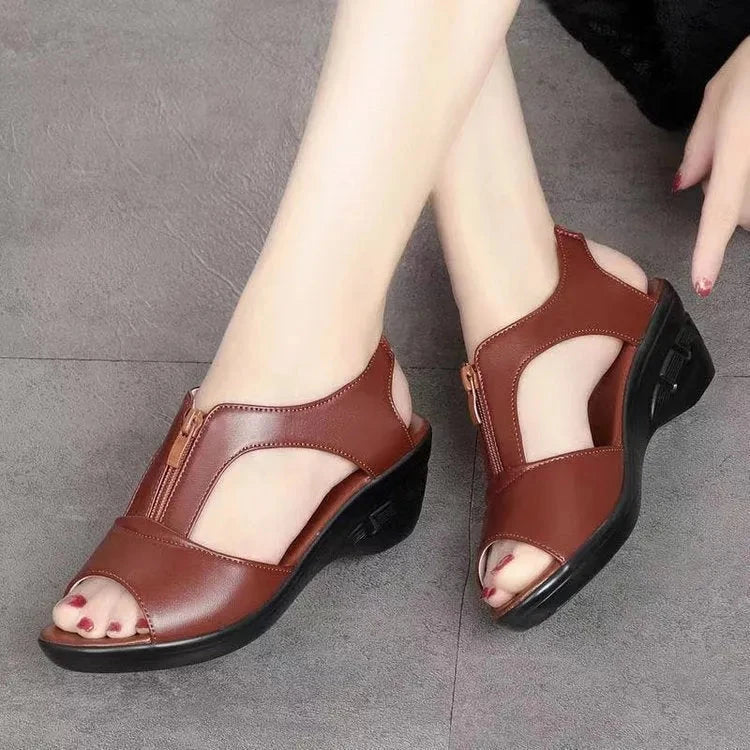 Sandales Compensées À Bout Ouvert Avec Découpes Et Fermeture Éclair Devant En Faux Cuir