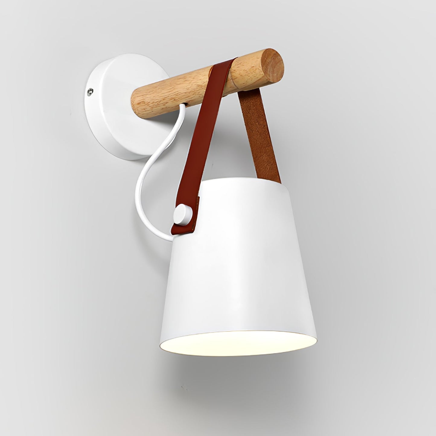 Holz-Wandlampe mit konischem Design