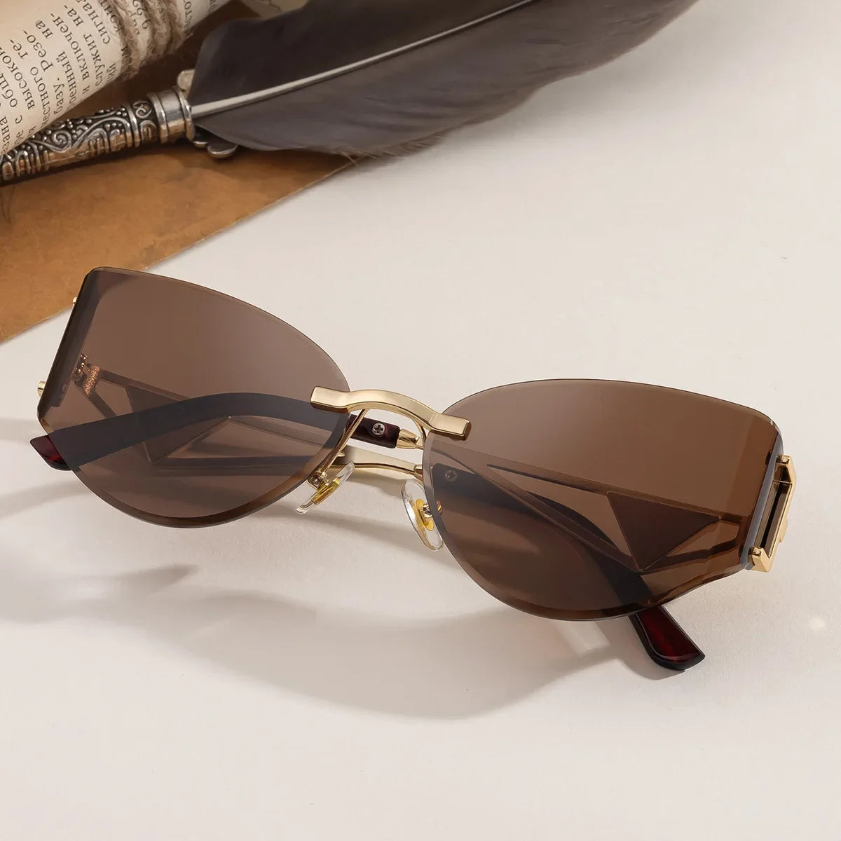 Lunettes De Soleil Sans Monture Œil De Chat Zina Luxe Avec Bras Métalliques Géométriques Et Verres UV Protégés