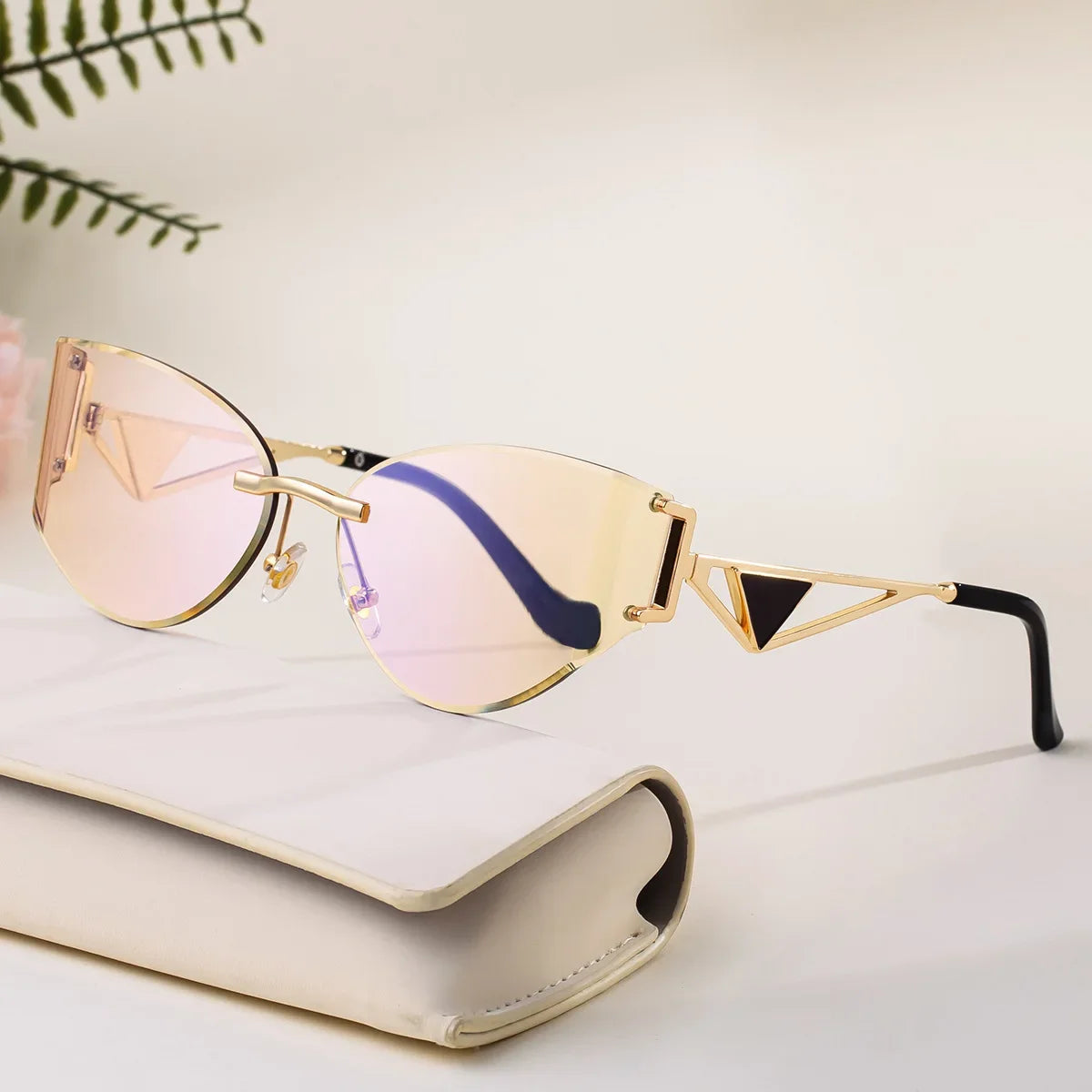 Lunettes De Soleil Sans Monture Œil De Chat Zina Luxe Avec Bras Métalliques Géométriques Et Verres UV Protégés
