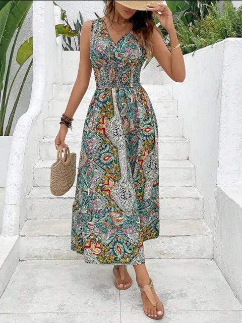 Demetras hochtailliertes, ärmelloses Boho-Kleid