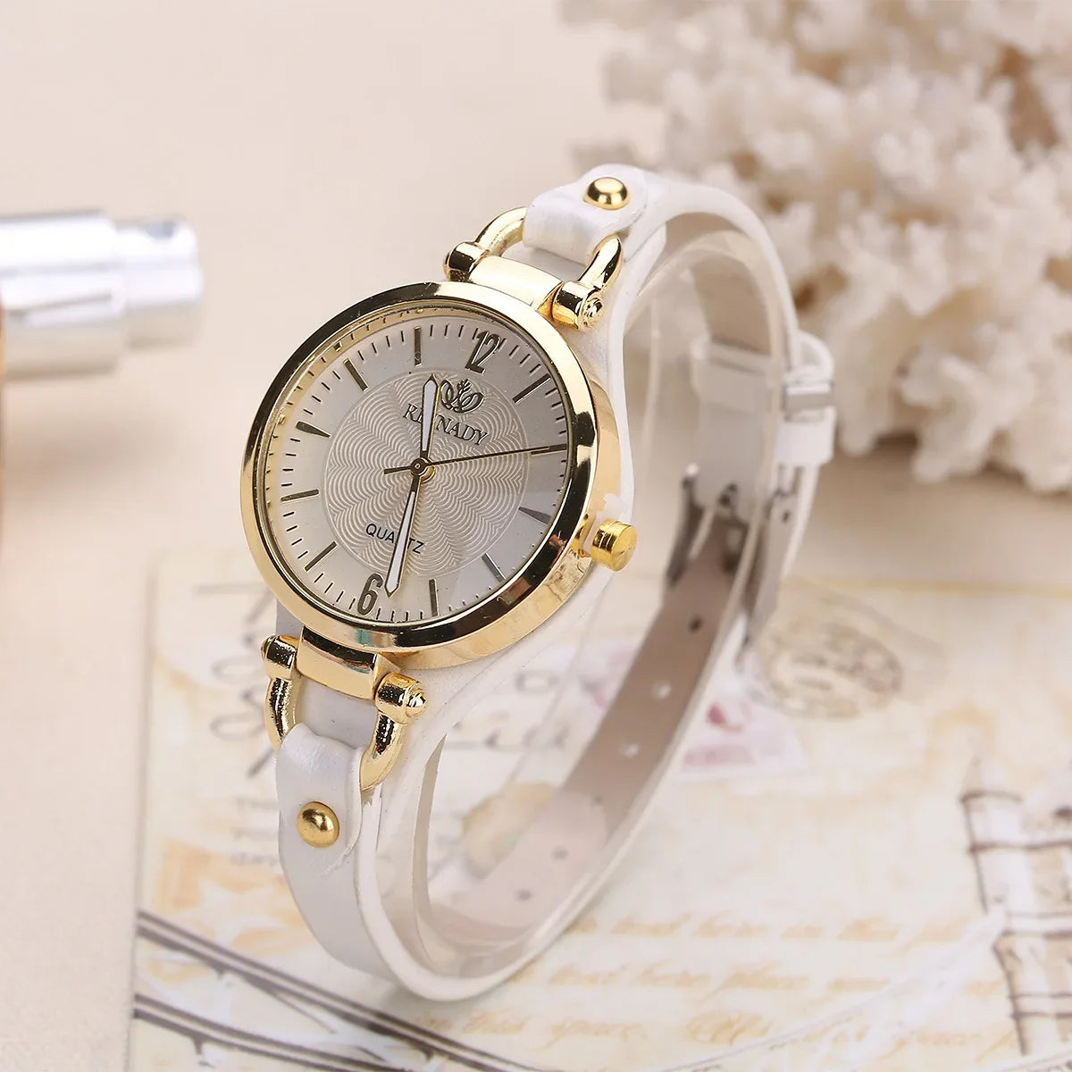 Sophie Montre Élégante en Cuir Végan et Acier Doré Mouvement Quartz Précis pour un Style Quotidien Raffiné