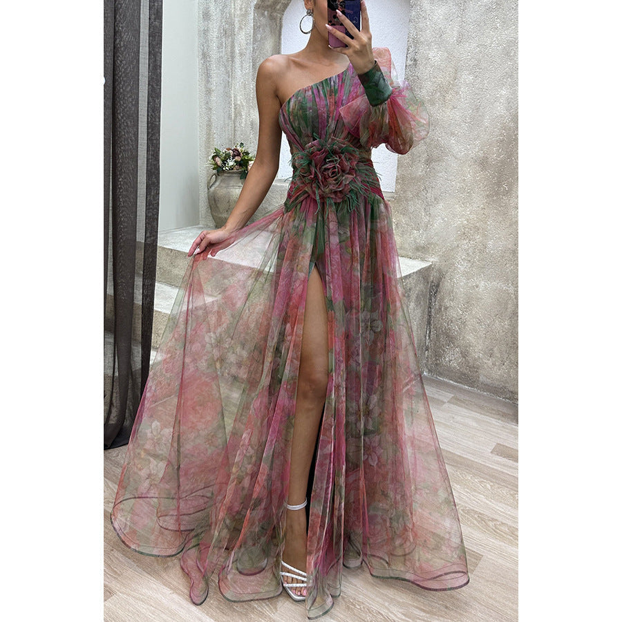 Langes Lydia Kleid mit Off-Shoulder-Ausschnitt und Batikprint