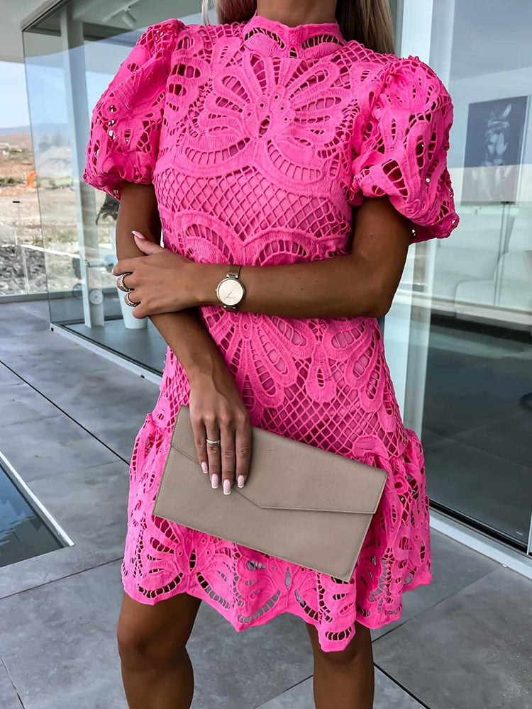 Edles knielanges Damenkleid aus Spitze