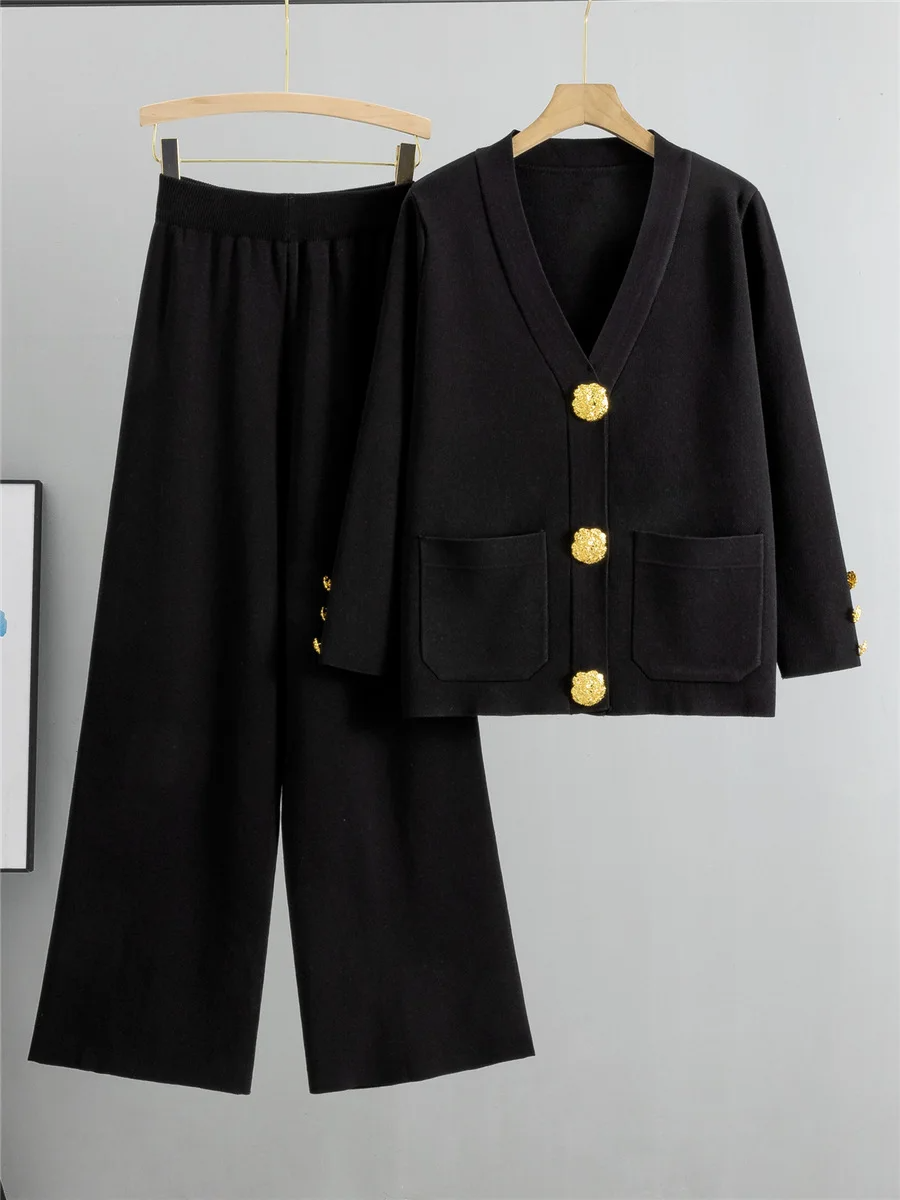 Amawinc Léa Ensemble Tricoté Chic À Détails Dorés Cardigan À Encolure V et Pantalon Large Fluide
