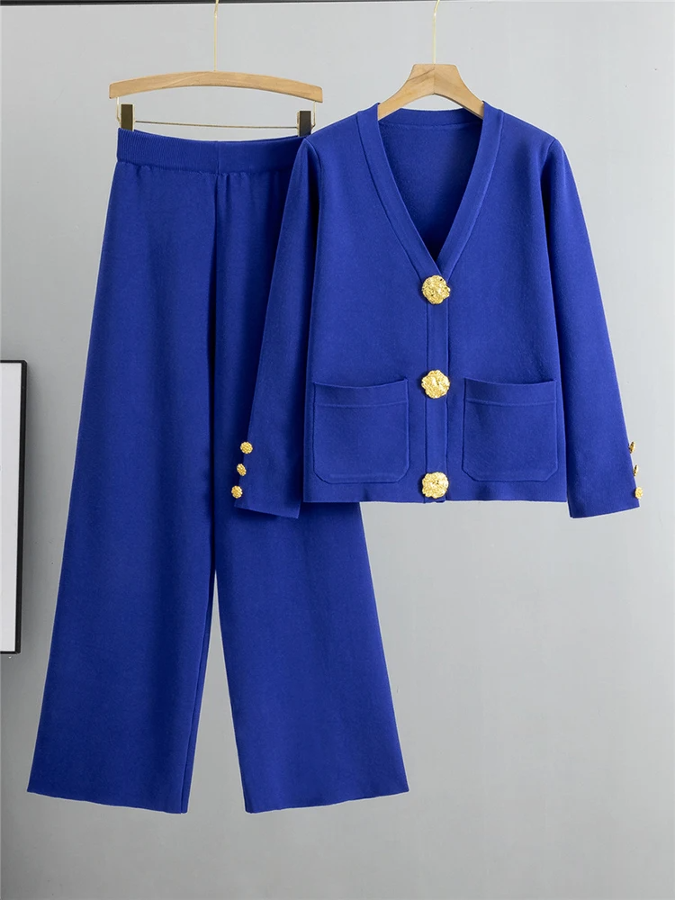 Amawinc Léa Ensemble Tricoté Chic À Détails Dorés Cardigan À Encolure V et Pantalon Large Fluide