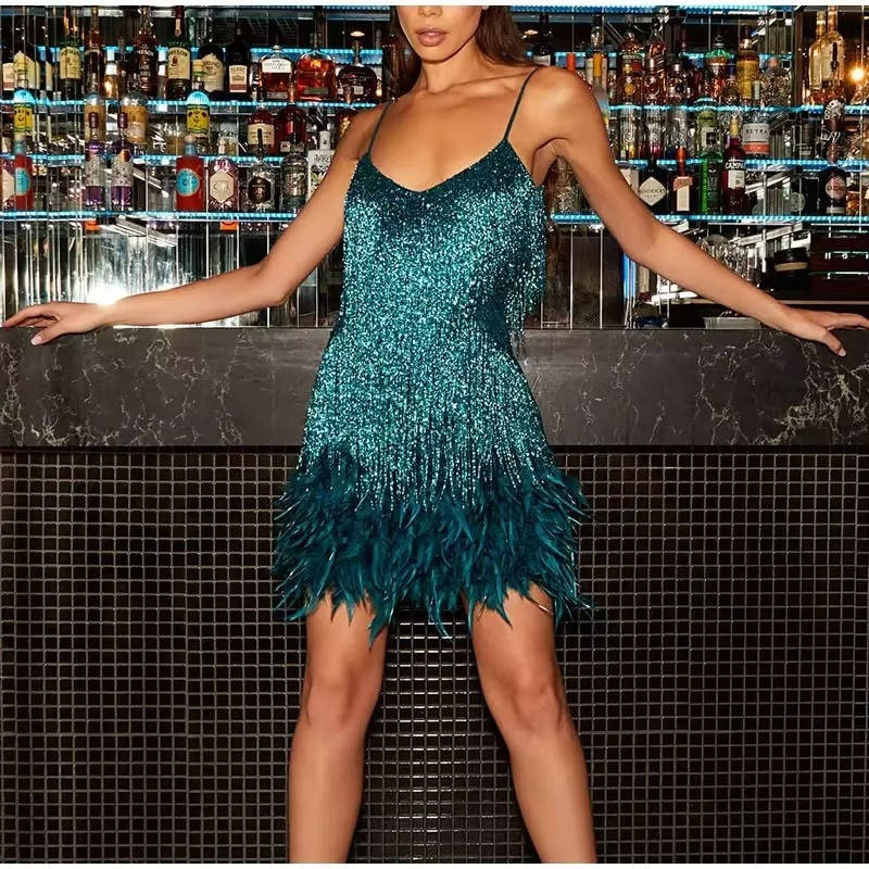 Robe Cocktail Blanche à Franges avec Ourlet en Plumes Amawinc pour Soirées Galas