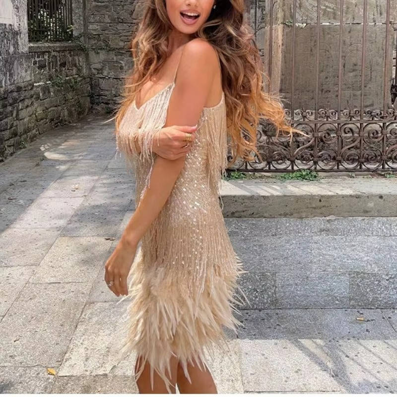 Robe Cocktail Blanche à Franges avec Ourlet en Plumes Amawinc pour Soirées Galas