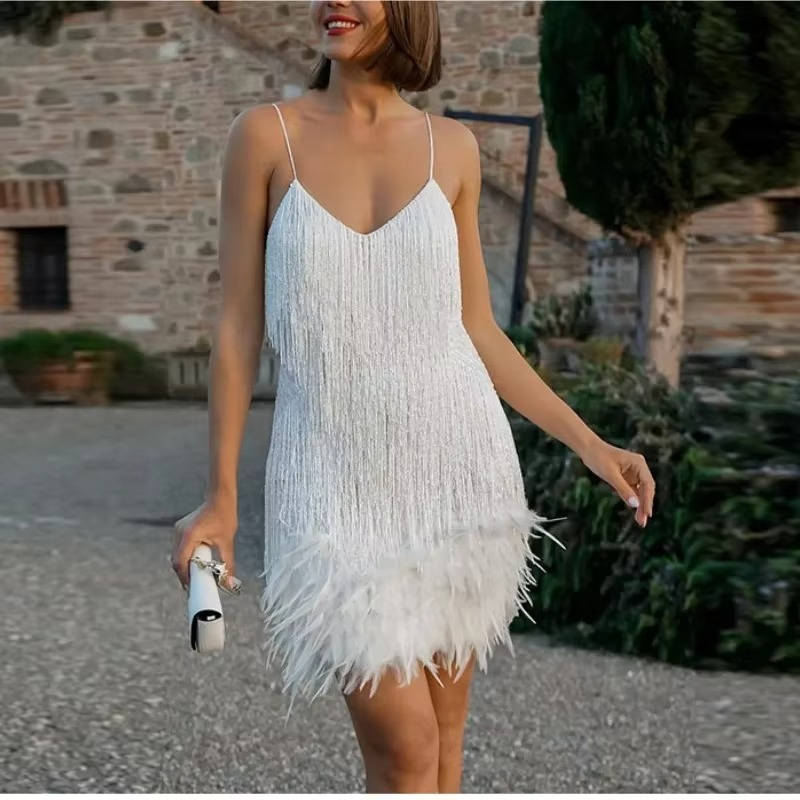 Robe Cocktail Blanche à Franges avec Ourlet en Plumes Amawinc pour Soirées Galas