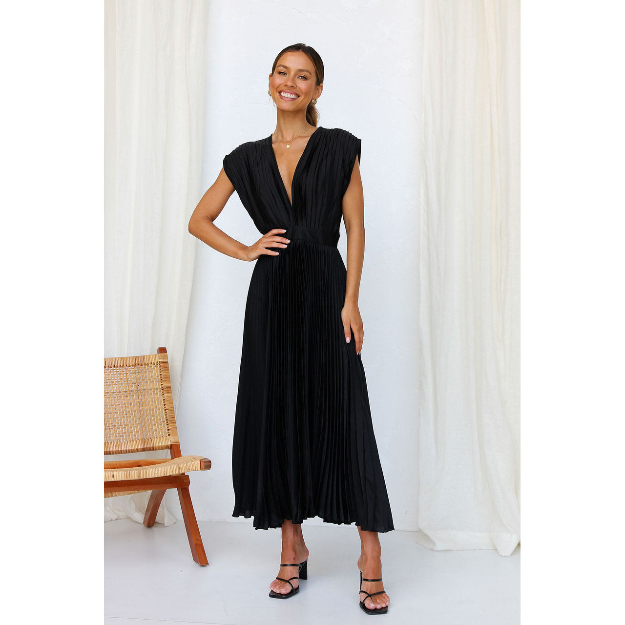 Fudus Faltenkleid mit Reißverschluss: lässiger Stil