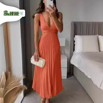 Faltenkleid mit V-Ausschnitt, offenem Rücken und Trägern von Fudus