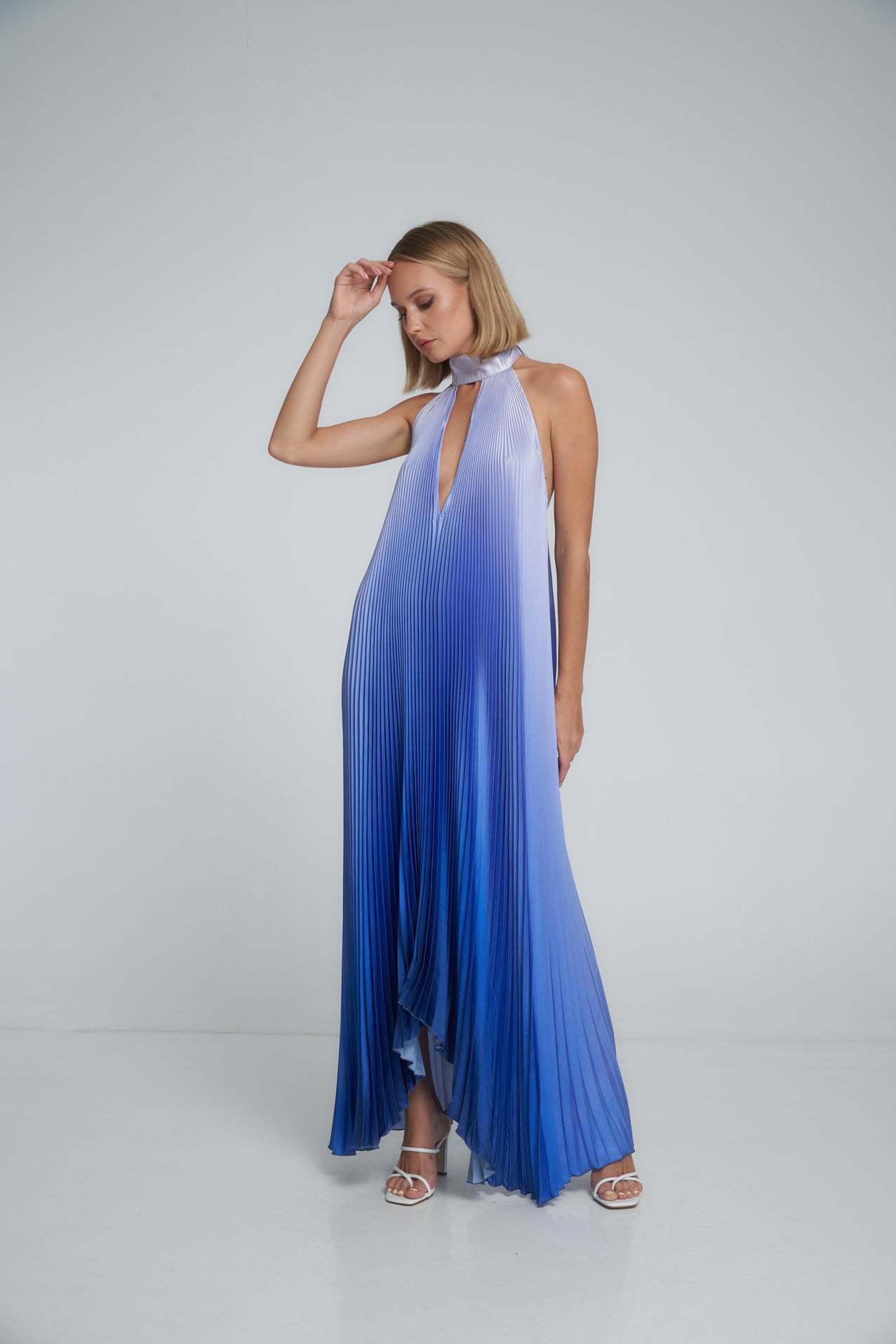 Fudus bedrucktes Swing-Kleid mit tiefem V-Ausschnitt