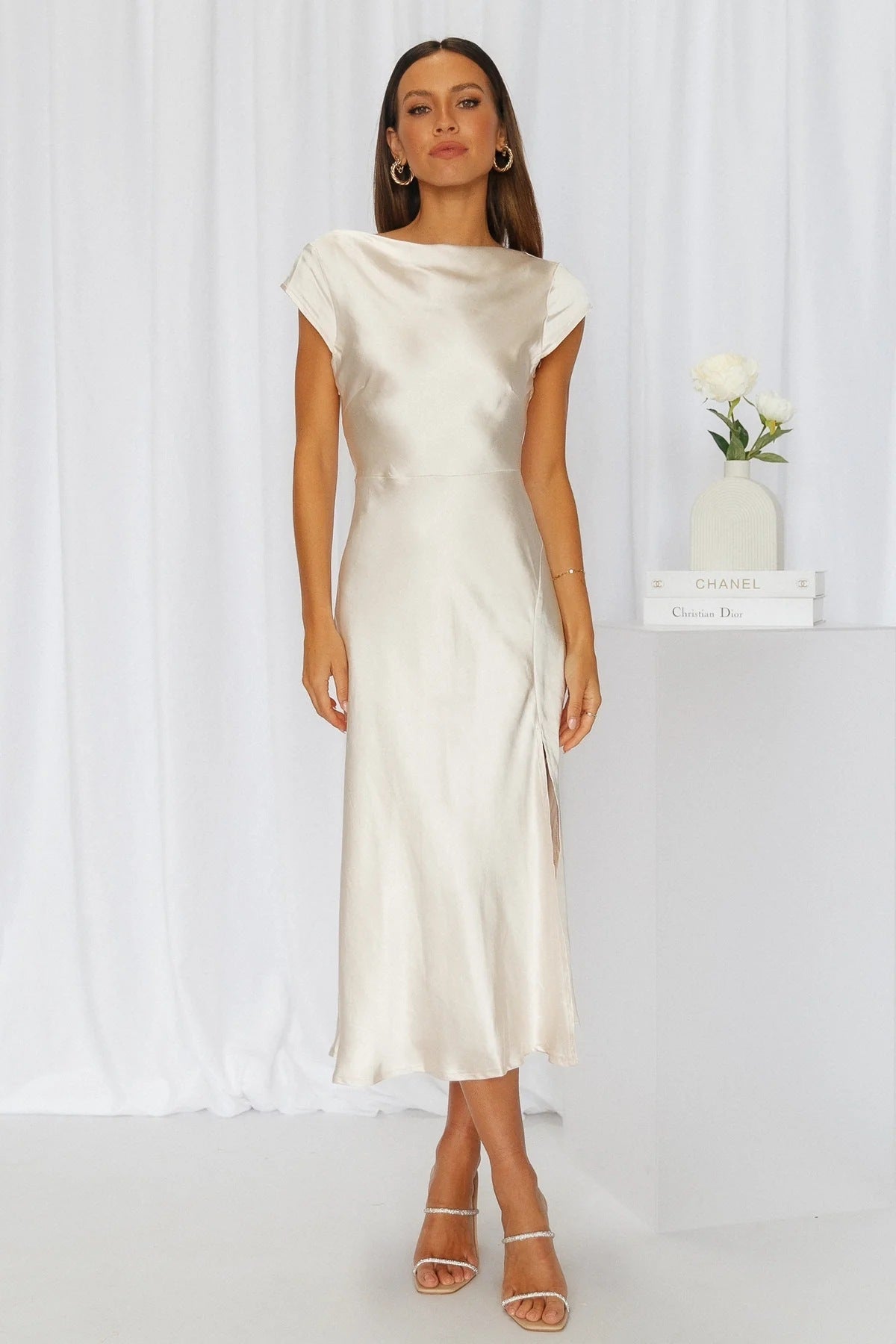 Fudus Kurzarmkleid mit Twist-Detail und Hohlsaum