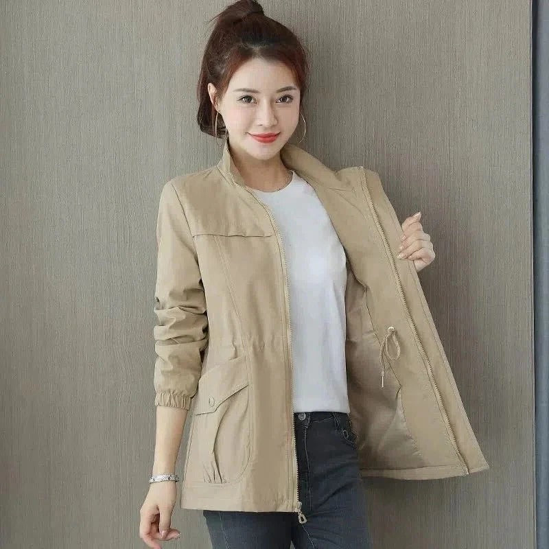 Manteau Trench Léger Taille Ajustable Poches de Rangement Coupe Épurée Fonctionnel