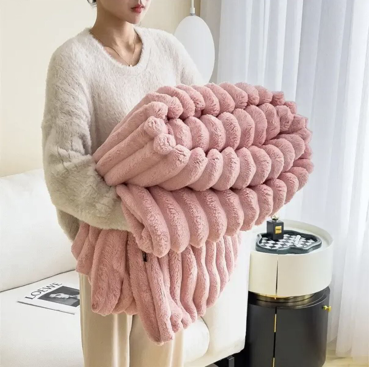 Jeté en Fausse Fourrure Contemporaine Douillet Pour Salon et Chambre Luxe Pour Décor Intérieur Moderne