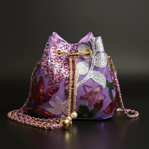 Sac À Sequins Carmelle Amawinc Orné À La Main De Sequins En Cascade Et Cordon Métallique Pour Une Soirée Éblouissante