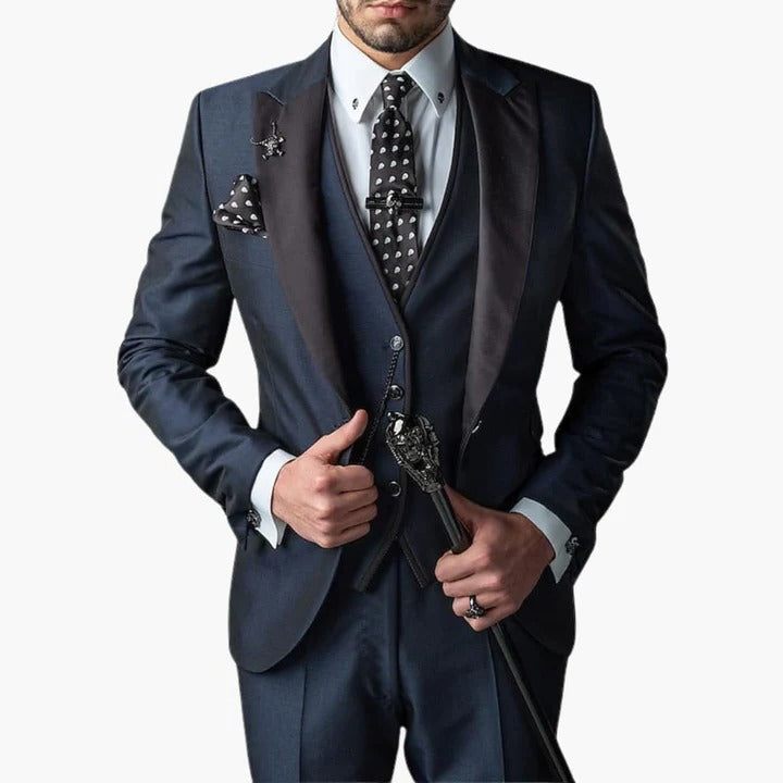 Costume Homme Bourgogne Trois Pièces Pour Mariage Avec Revers Noirs Coupe Ajustée Par Amawinc