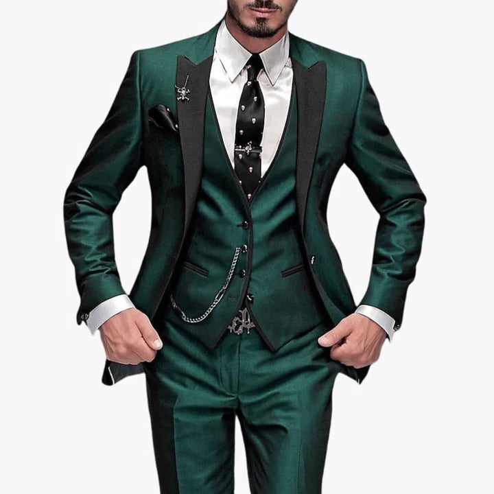 Costume Homme Bourgogne Trois Pièces Pour Mariage Avec Revers Noirs Coupe Ajustée Par Amawinc