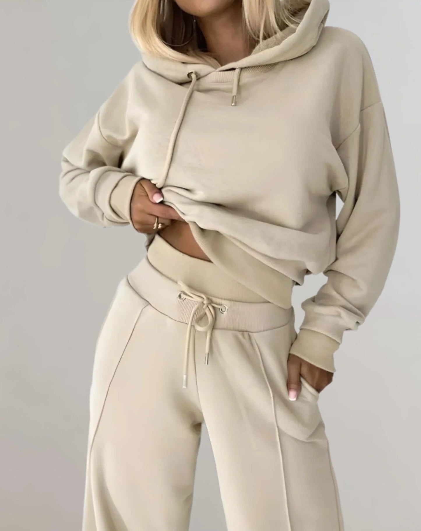 Ensemble Deux Pièces Haut Court Avec Hoodie Bicolore Et Pantalon Jogging Taille Élastique