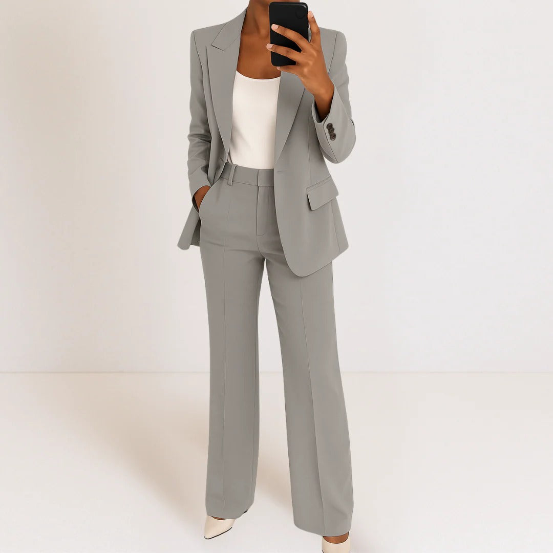 Ensemble Blazer Et Pantalon Femme Pour Bureau Professionnel Conçu Pour Réunions Client Et Présentations