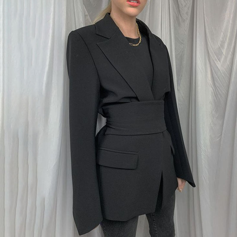 Avelena Blazer: Taillierter Schnitt mit Gürtel
