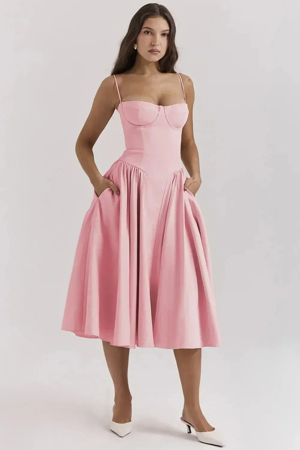 Robe Midi Plissée Natalie Amawinc Élégance Structurée Pour Printemps Et Été Avec Buste Structuré Et Silhouette Flatteuse