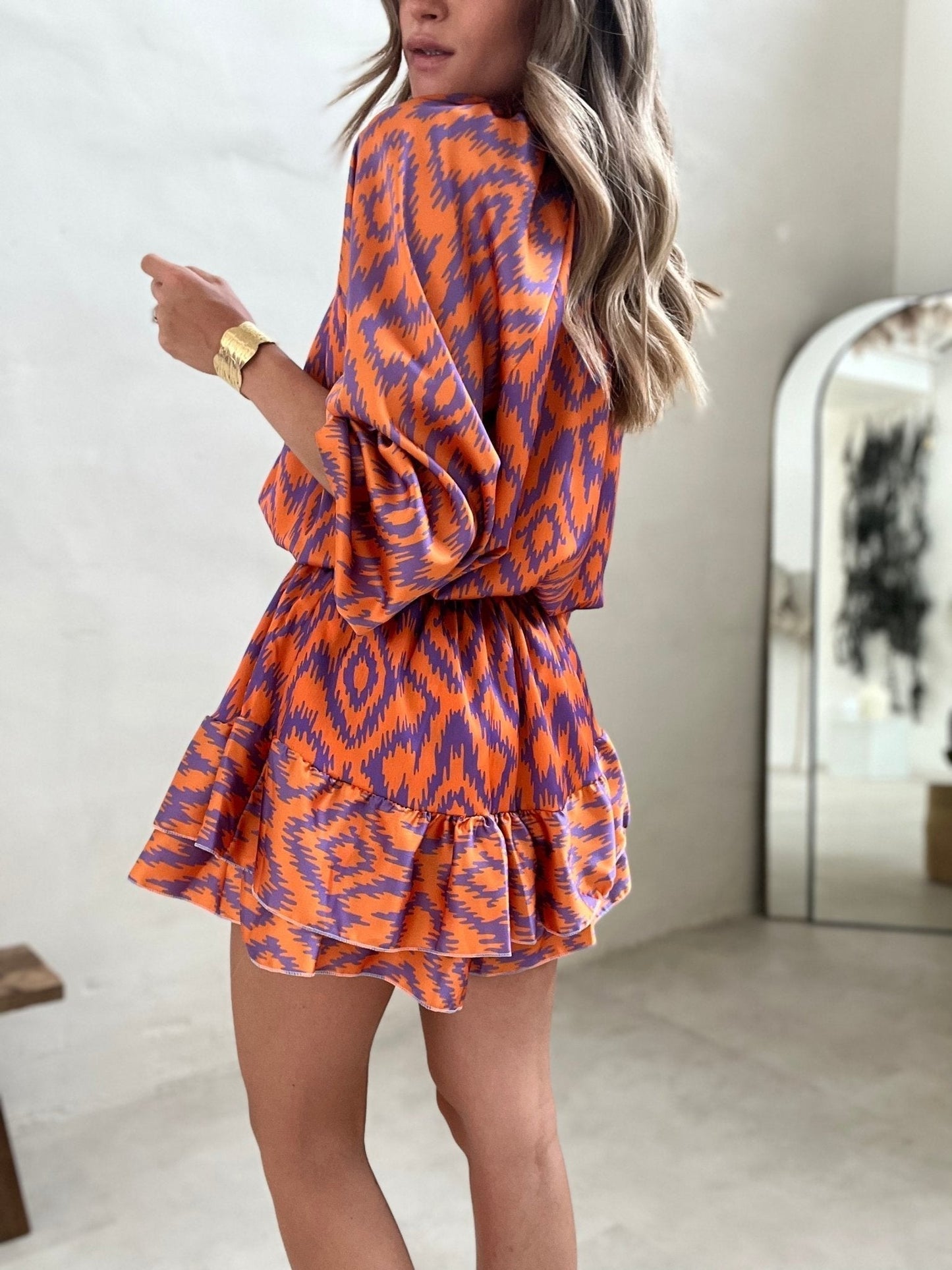 Robe Mini À Volants Eleanor Par Amawinc Avec Décolleté En V Et Bordure Délicate Pour Jours Chauds