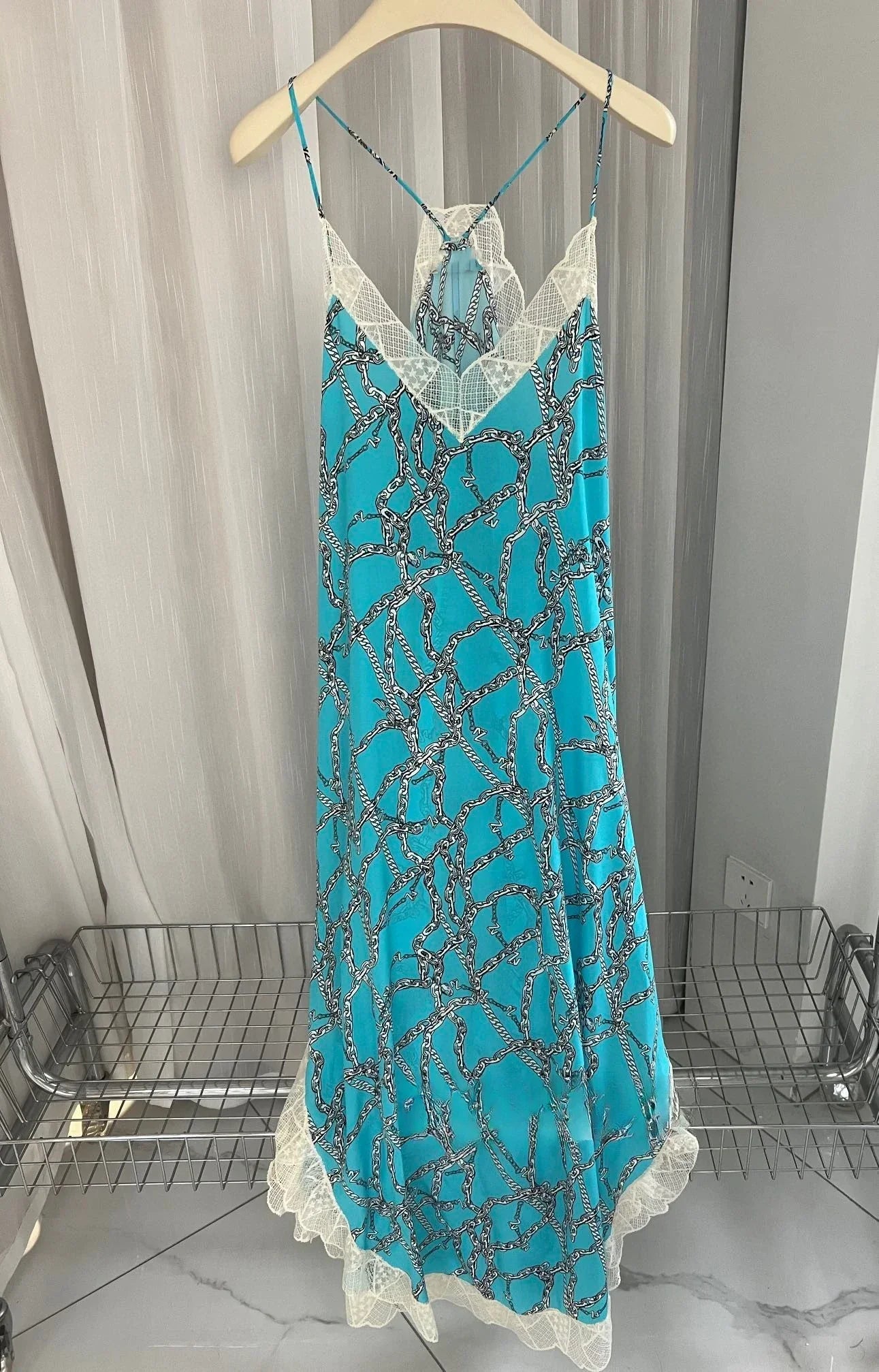 Robe Midi En Soie Lucia Avec Décolleté En V Et Broderie En Dentelle Pour Femmes