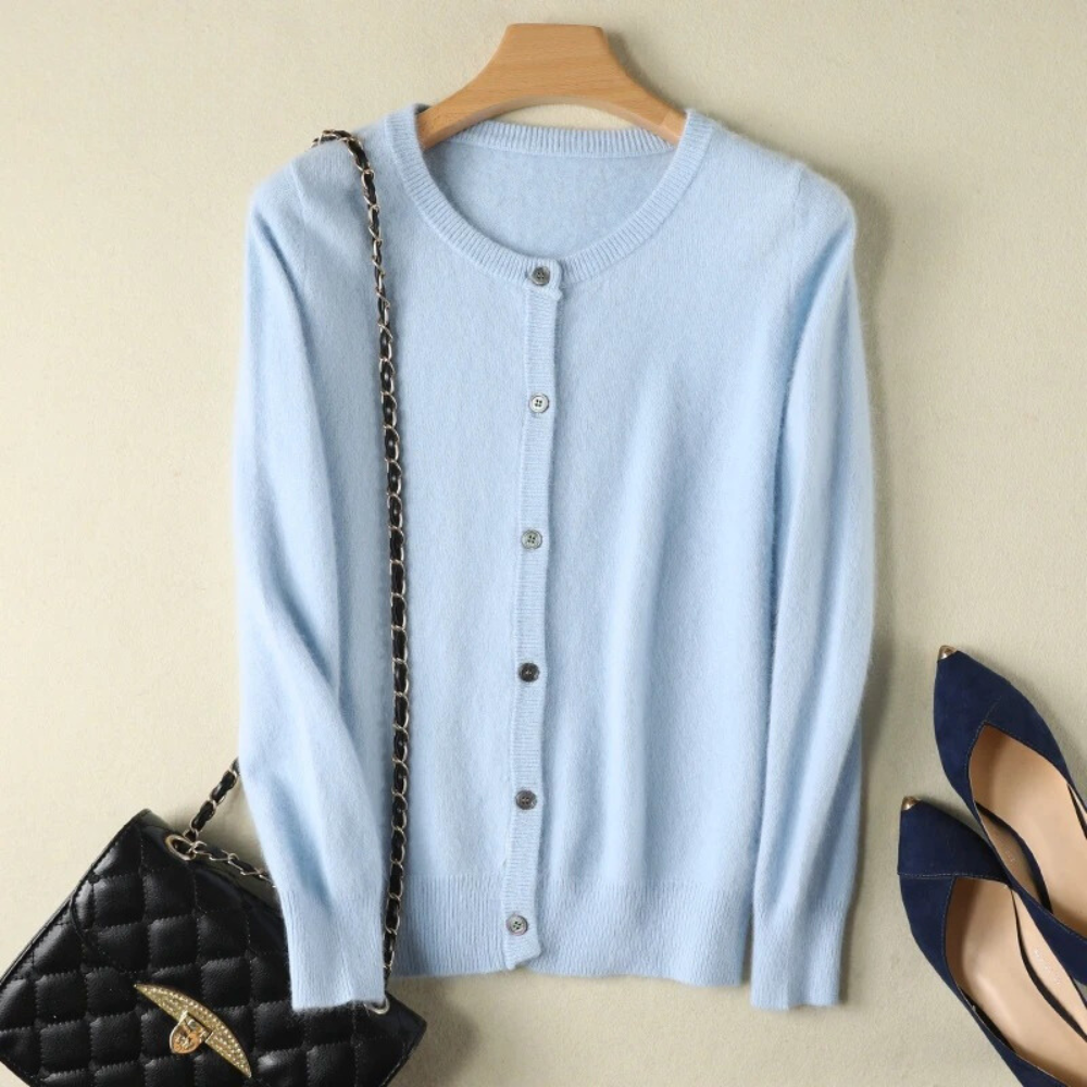 Cardigan Clara En Cachemire Mink Pur Amawinc Pour Une Chaleur Douce Et Quotidienne Élégante