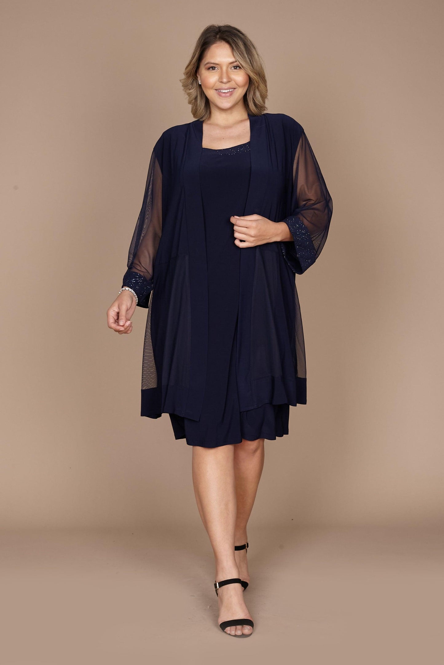 Robe Courte Pour Mère De La Mariée Modèle 8271 Avec Veste Col En Scoop Manches Translucides