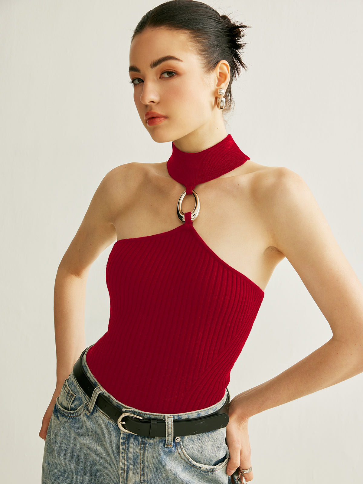 Top Halter Côtelé Avec Détail Anneau En Tricot Léger Pour Style Moderne Jour Et Nuit