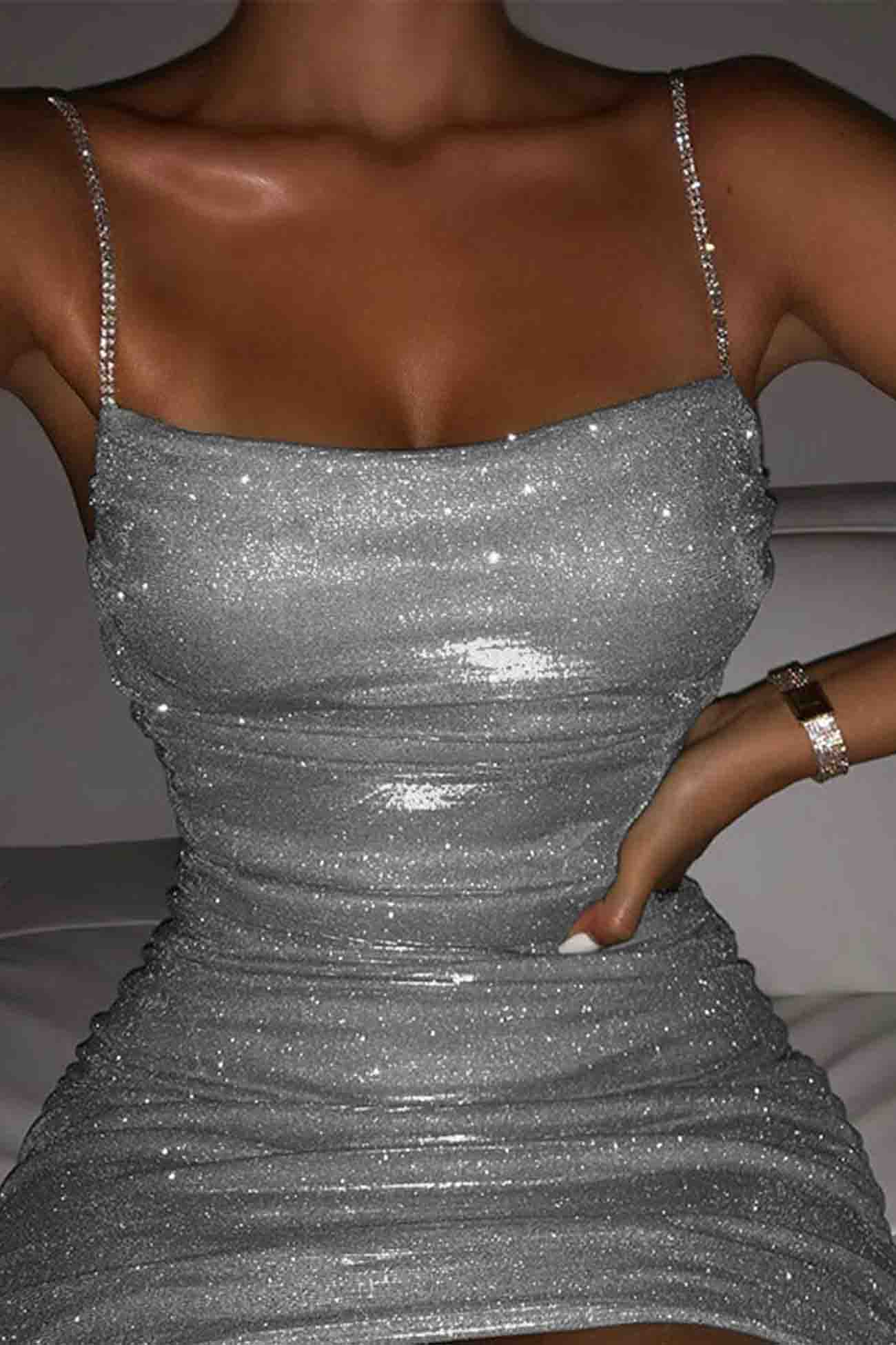 Robe Mini Moulante Sans Manches Avec Bretelles Spaghetti Tissu Brillant Amawinc Effet Nordique