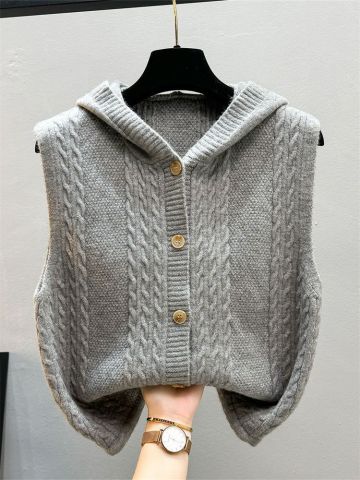 Gilet Maille Beige Pour Femme Avec Effet Twist Et Texture Raffinée Pour Un Style Sophistiqué
