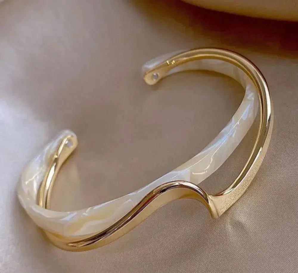 Ellen - Cuff Bracelet - Amawinc