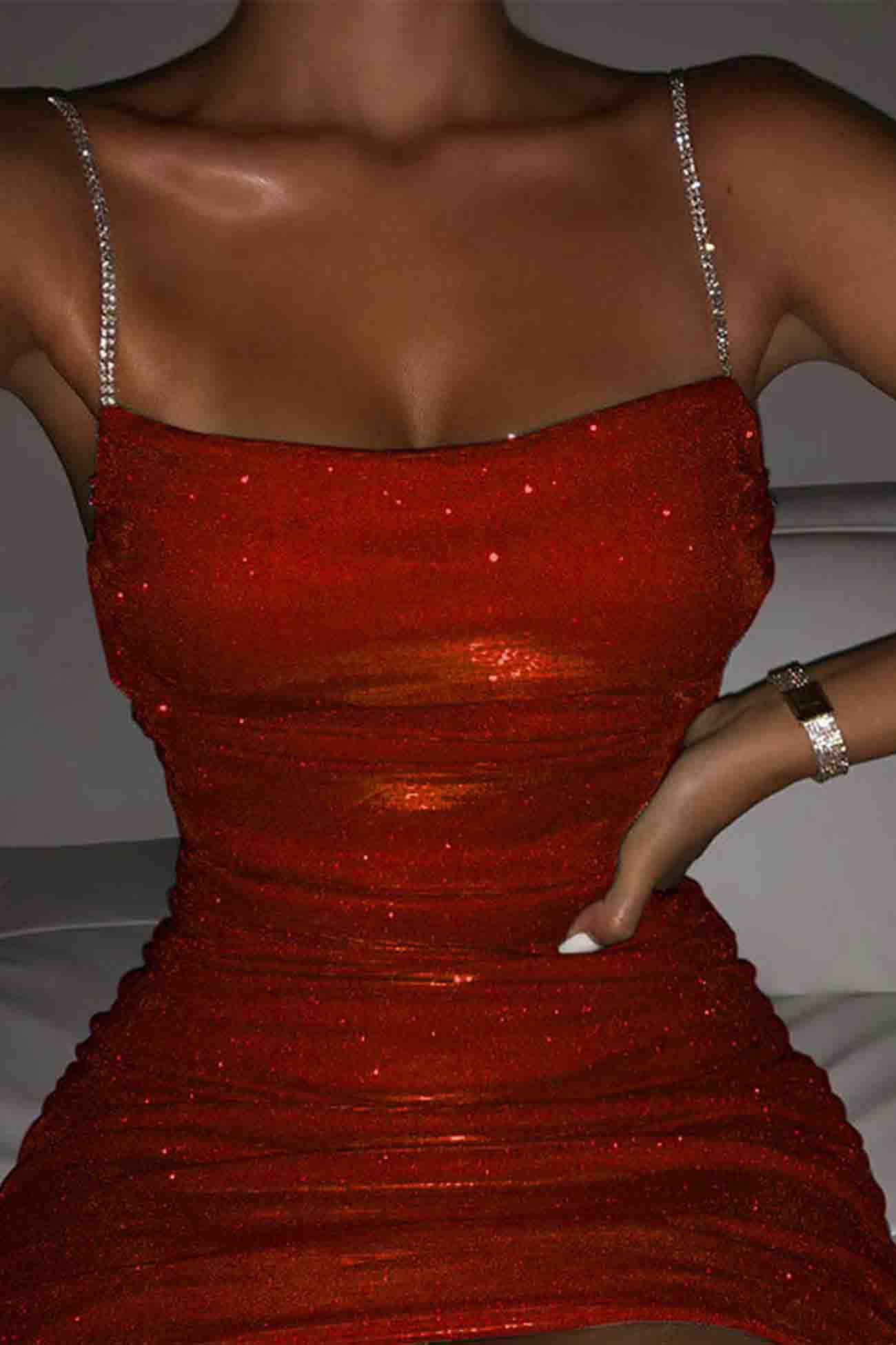 Robe Mini Moulante Sans Manches Avec Bretelles Spaghetti Tissu Brillant Amawinc Effet Nordique