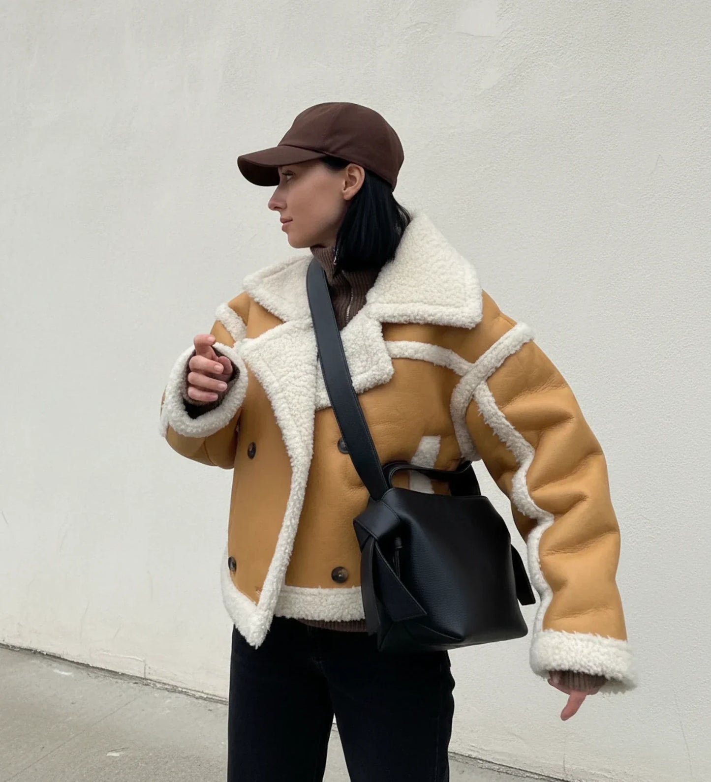 Veste Aviateur Court En Shearling Pour Femme Avec Double Boutonnage Et Liseré Contrasté
