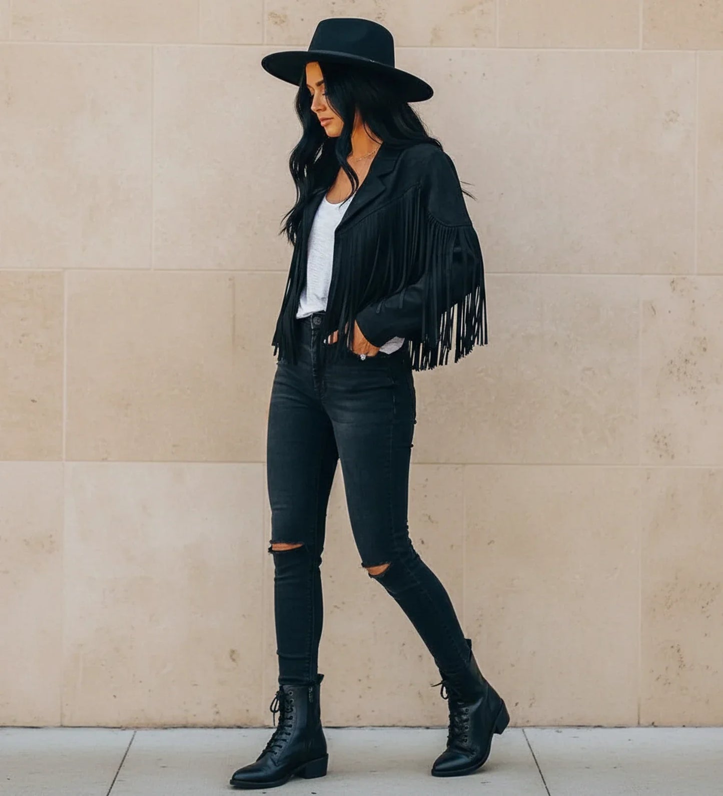 Veste Motarde Féminine À Franges Croppée Avec Revers Ouvert Style Western Pour Une Allure Chic