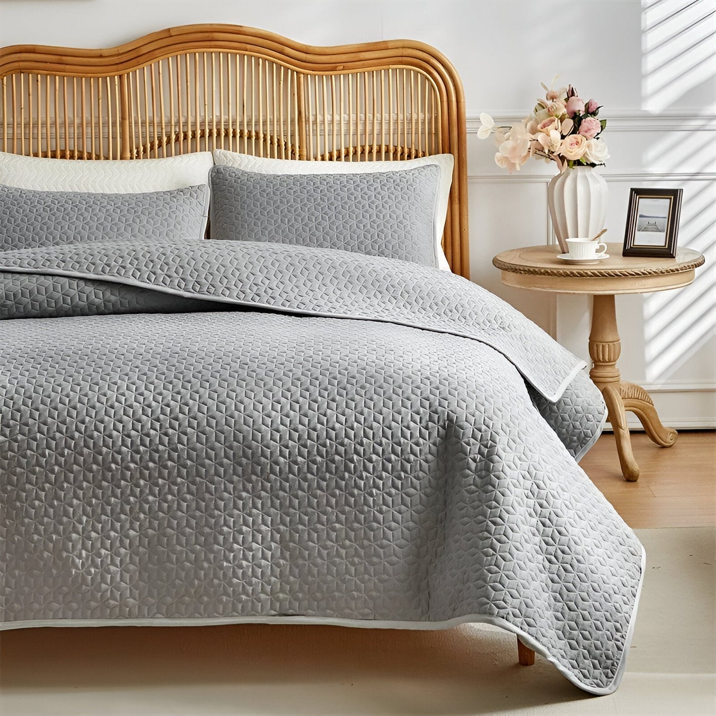 Ensemble Couvre-Lit Matelassé Beige Minimaliste Pour Chambre Sereine Et Confortable